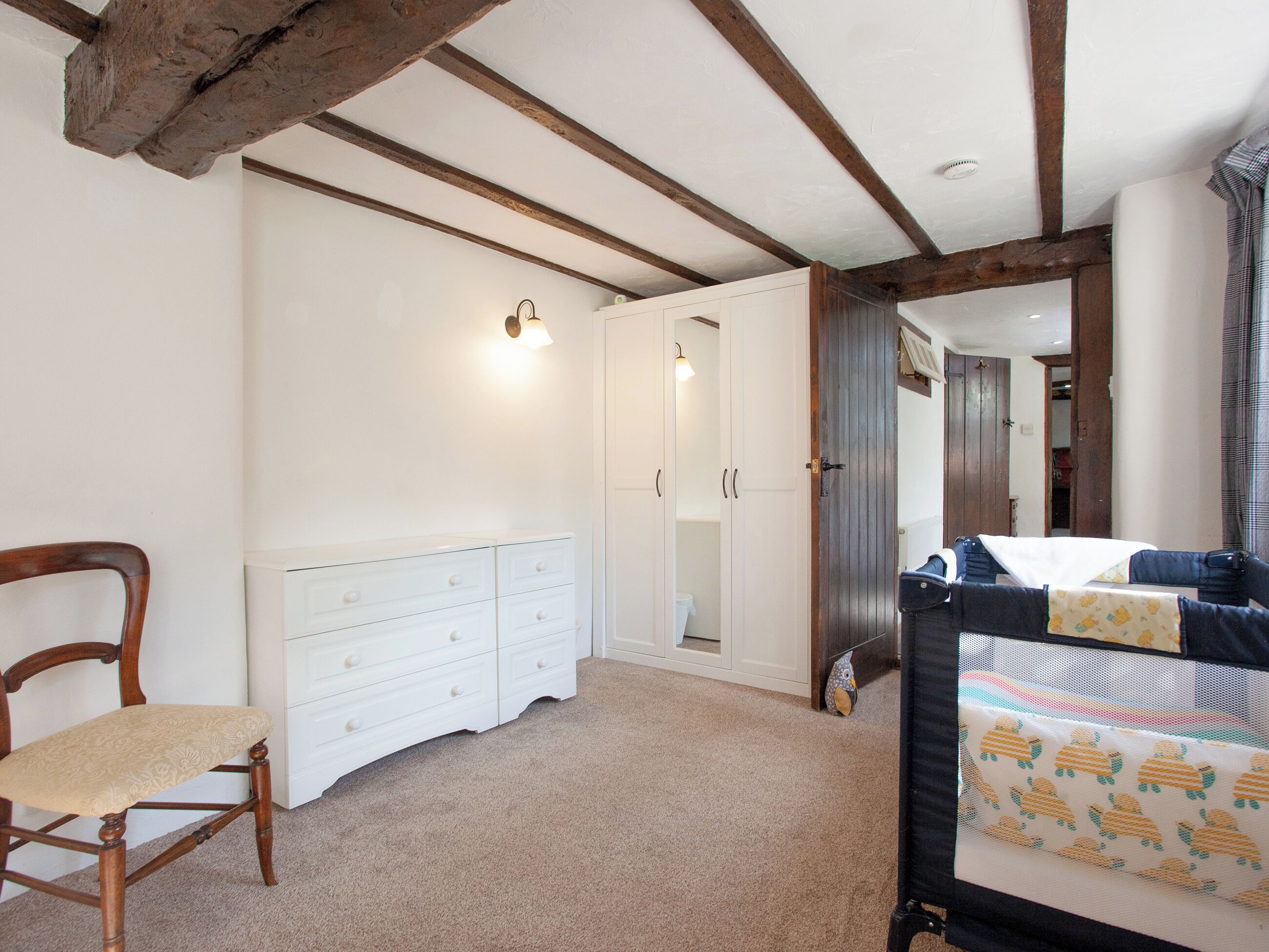 2 quartos, Wi-Fi de cortesia, roupa de cama