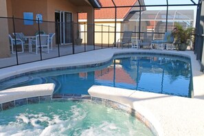 A heated pool - Minutes From Disney Fantastic Resort Home (Davenport)