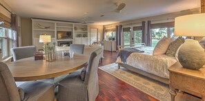 3 bedrooms, desk, iron/ironing board, travel cot