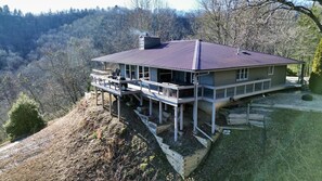 Exterior - Stunning Mtn Views/Private/Sparkling Hot Tub/WI-FI (Bryson City)