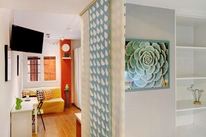 1 habitación, tabla de planchar con plancha, wifi y ropa de cama 