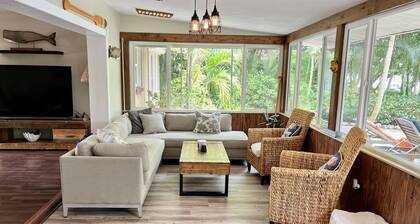 Must Try! Heart of St. Pete Waterfront Private Dock 3 bedroom house with office