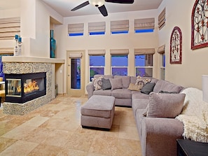 Smart TV, chimenea y reproductor de DVD