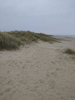 Plage à proximité, chaises longues