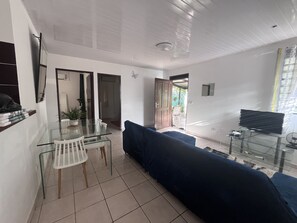 Télévision à écran plat