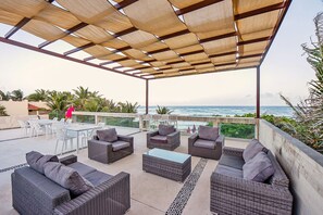 屋外ダイニングエリア