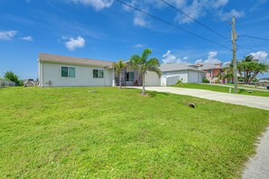 Exterior - Canalfront Port Charlotte Getaway w/ Boat Dock! (Port Charlotte)