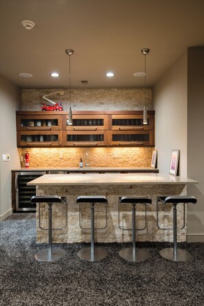 Fridge, microwave, oven, stovetop - We are two artists who enjoy sharing our home to caring and curious guests! (Denver)