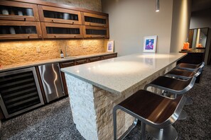 Fridge, microwave, oven, stovetop - We are two artists who enjoy sharing our home to caring and curious guests! (Denver)