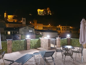 تناول الطعام بالخارج