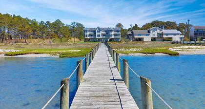Saltwater | Bayfront + Sunset Views + Shared Dock + Pet Friendly