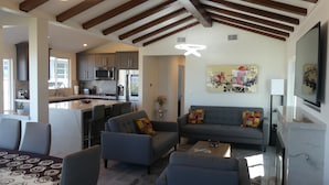 Unclassified image, 5 of 54, button - Bayview Paradise (San Diego)