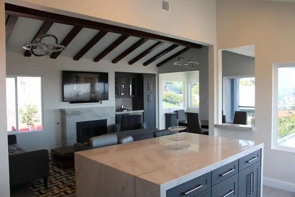 Interior - Bayview Paradise (San Diego)