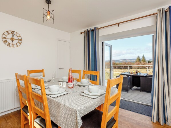Dining - 3 bedroom accommodation in Cromdale, near Aviemore (Cromdale, near Aviemore)