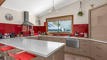 KylskÄp, mikrovÄgsugn, ugn och spishÀll