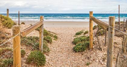 Footprints in the Sand, Silver Sands Beach House