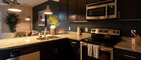 Frigorífic, microones, forn i placa de cuina