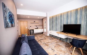 Departamento Deluxe | Área de sala de estar | Televisión de pantalla plana 