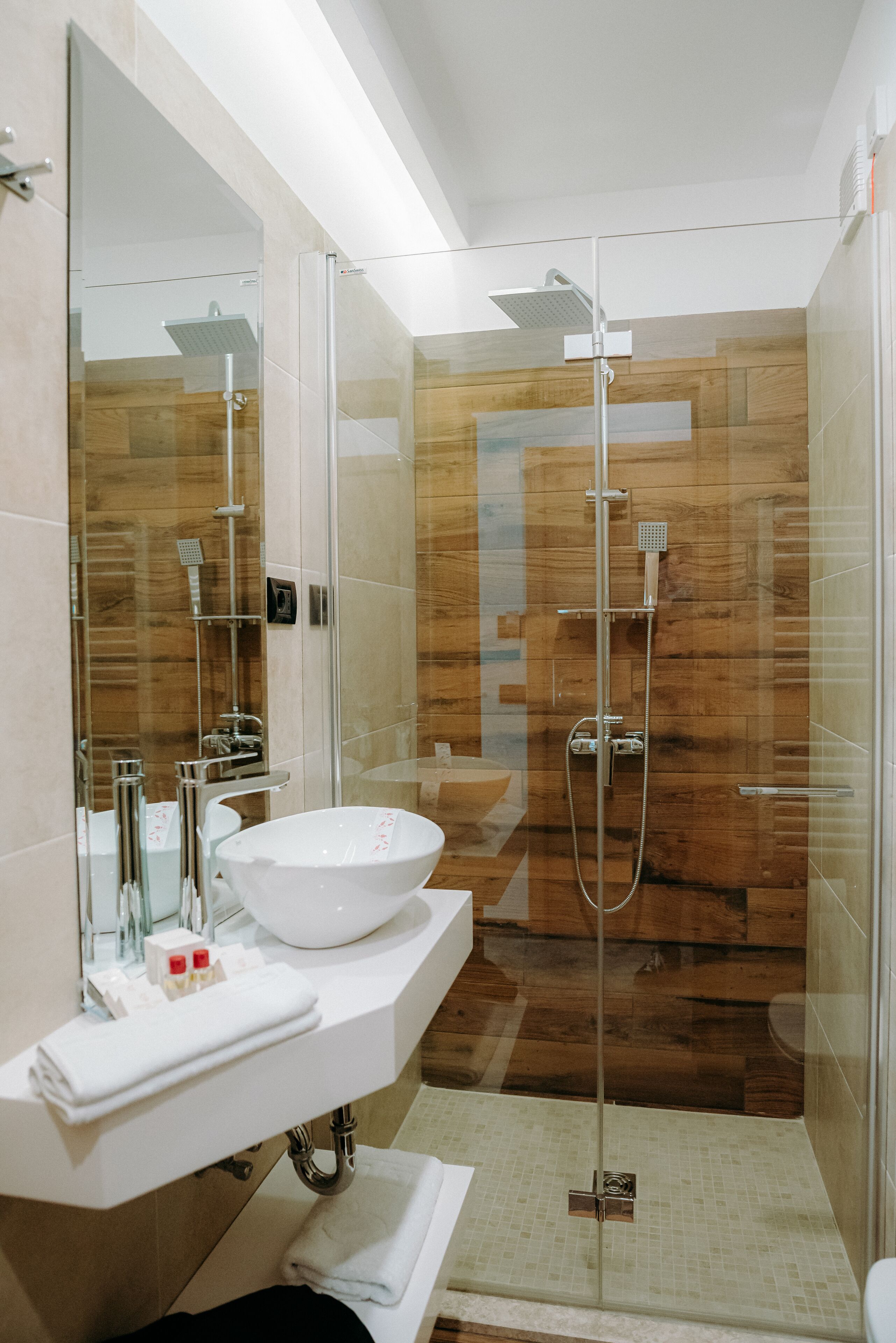 economy twin room | bathroom | shower, hair dryer, bathrobes, slippers