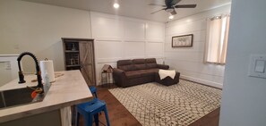 Interior - Nye's Place! (Anaconda)