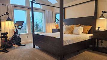 3 bedrooms, desk, iron/ironing board, WiFi