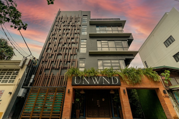Front of property - UNWND Boutique Hotel Makati (Makati)