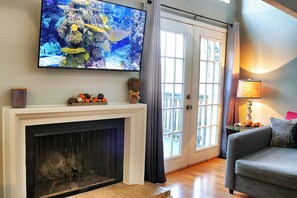 Smart TV, fireplace - Redemption in South Austin (Austin)