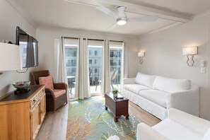 TV - Completely renovated condominium (St Simons)