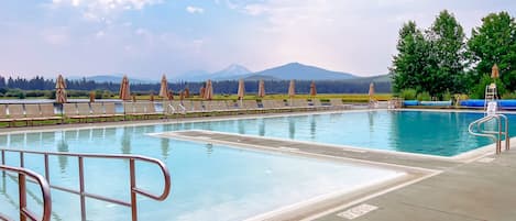 Piscina all'aperto, una piscina riscaldata