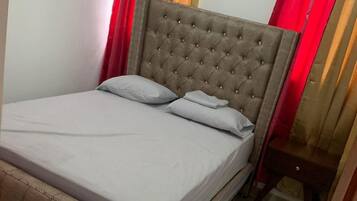 3 dormitorios, tabla de planchar con plancha, wifi gratis y ropa de cama