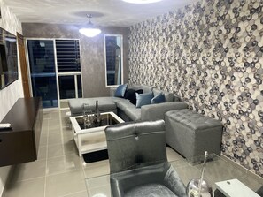 TV - Apartment Santiago De Los Caballeros Entire place 3bd, ac, hot water, dry&washer (Santiago De Los Caballeros)