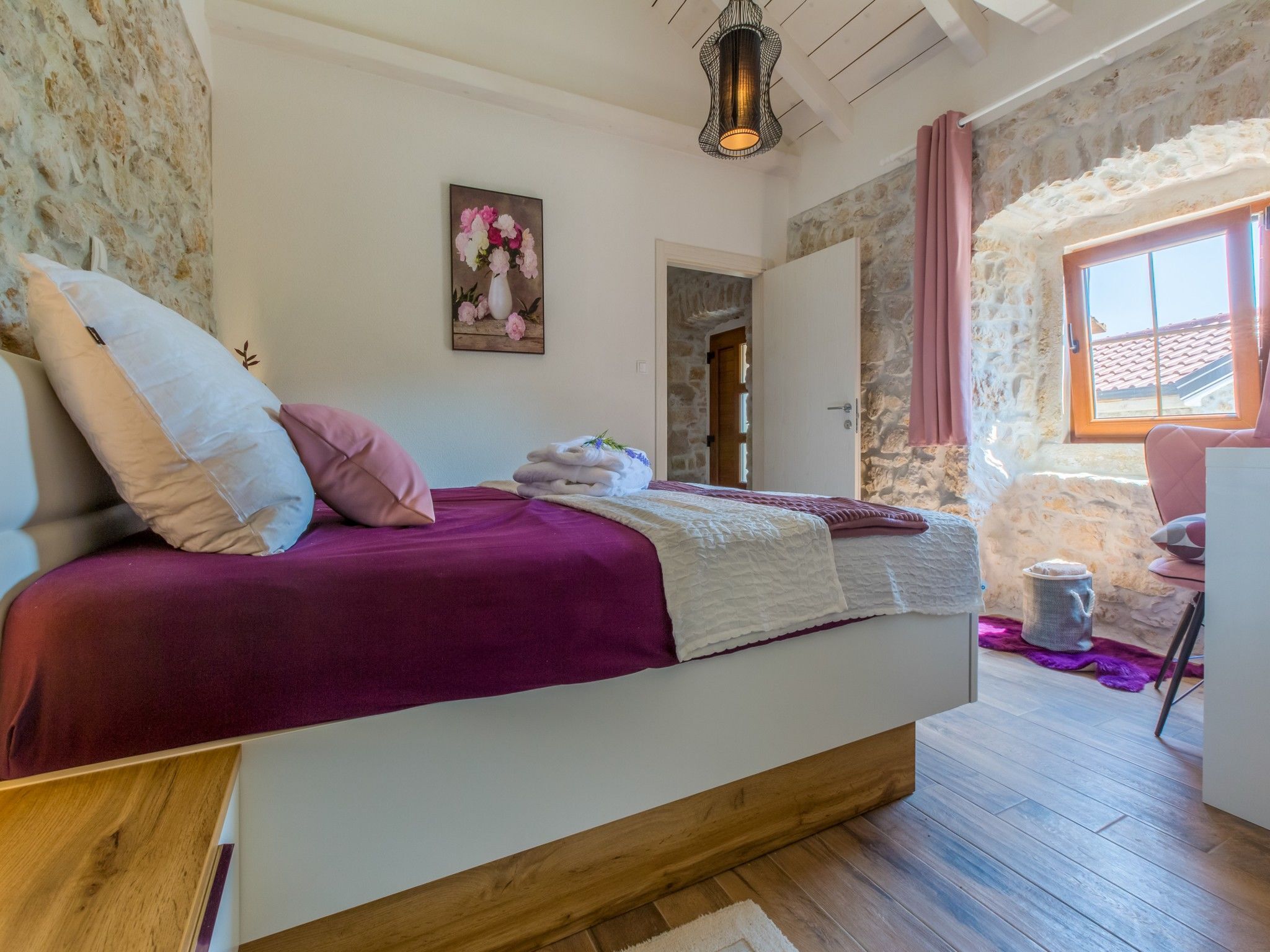 Coffres-forts dans les chambres, fer et planche à repasser