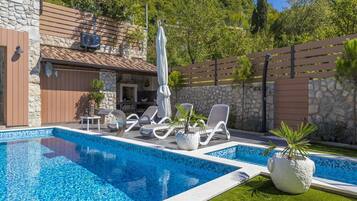 Outdoor pool, a heated pool