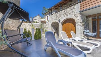 In-room safe, iron/ironing board, free WiFi