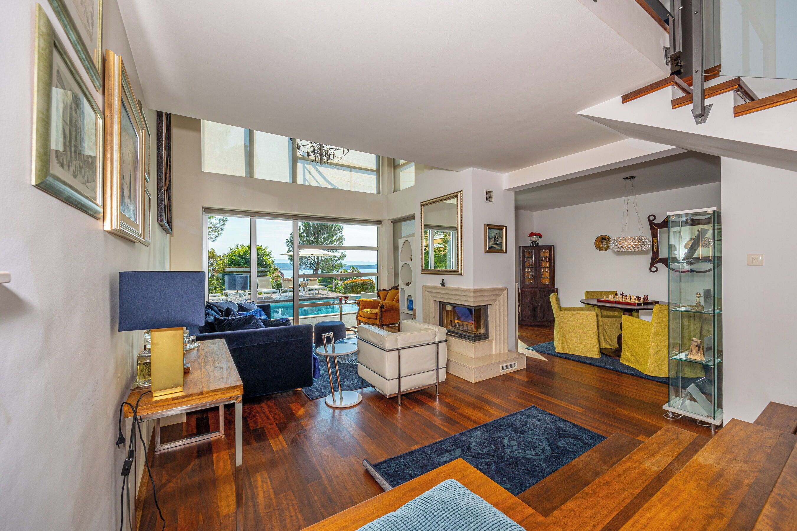 วิลล่า | ห้องนั่งเล่น | เตาผิง