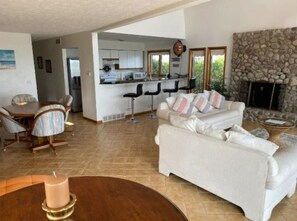 Smart TV, fireplace - Beach Brick House on Lake Ontario sandy beach front (Rochester)