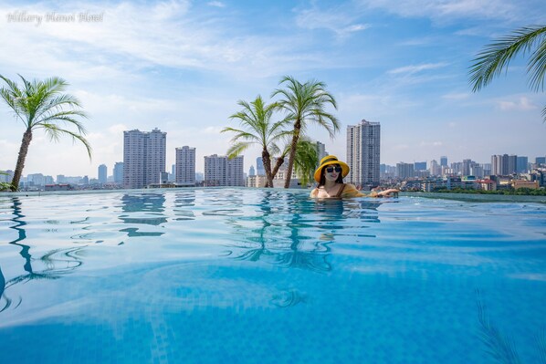 Outdoor pool, sun loungers