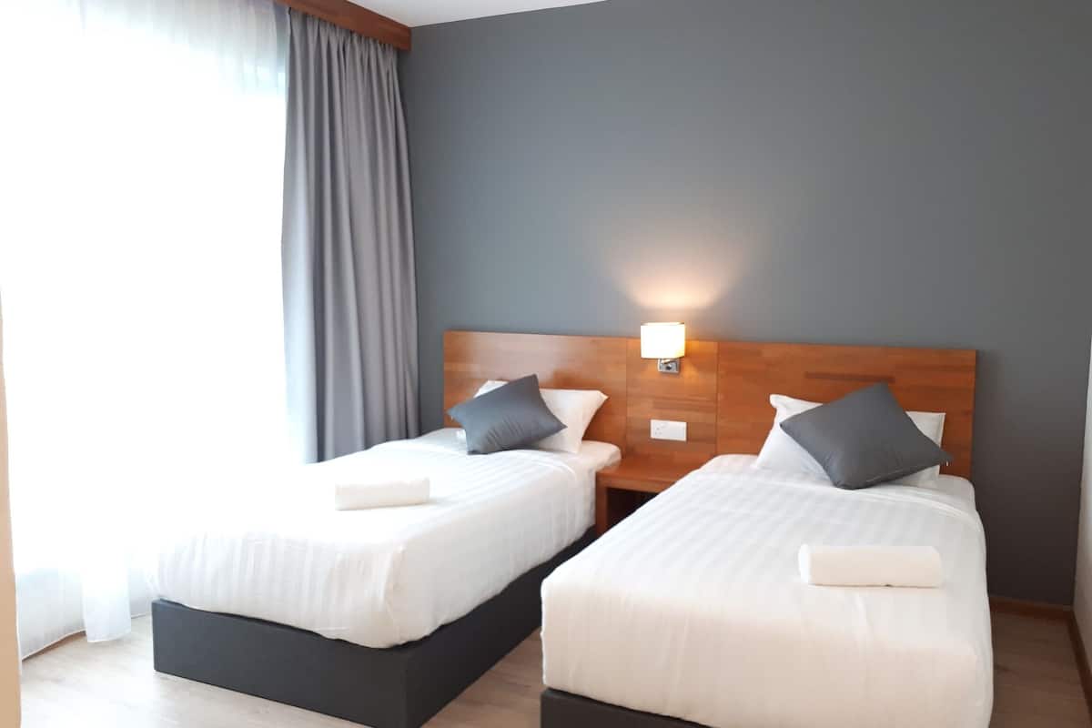 premier b | desk, free wifi