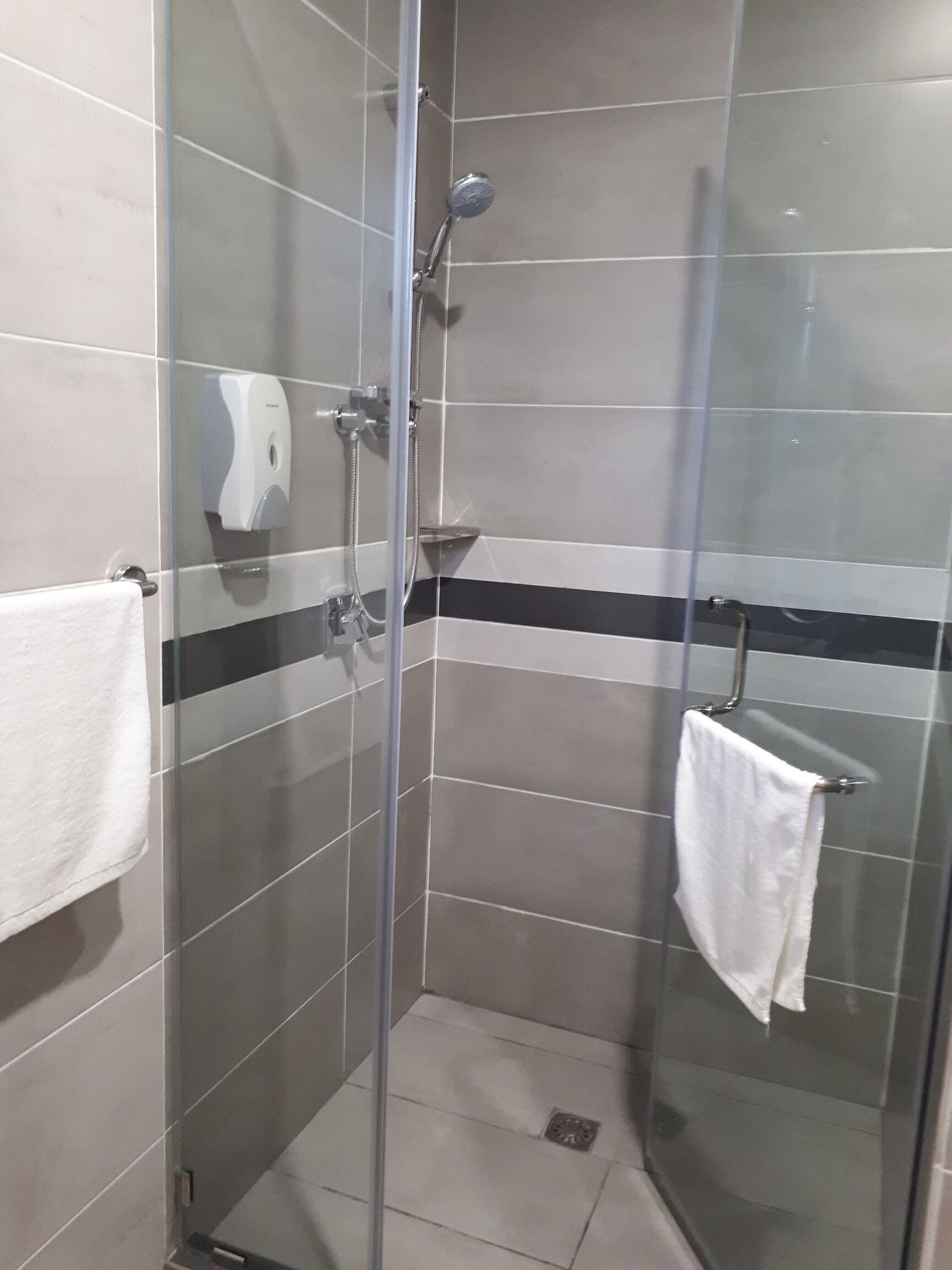 premier b | bathroom shower