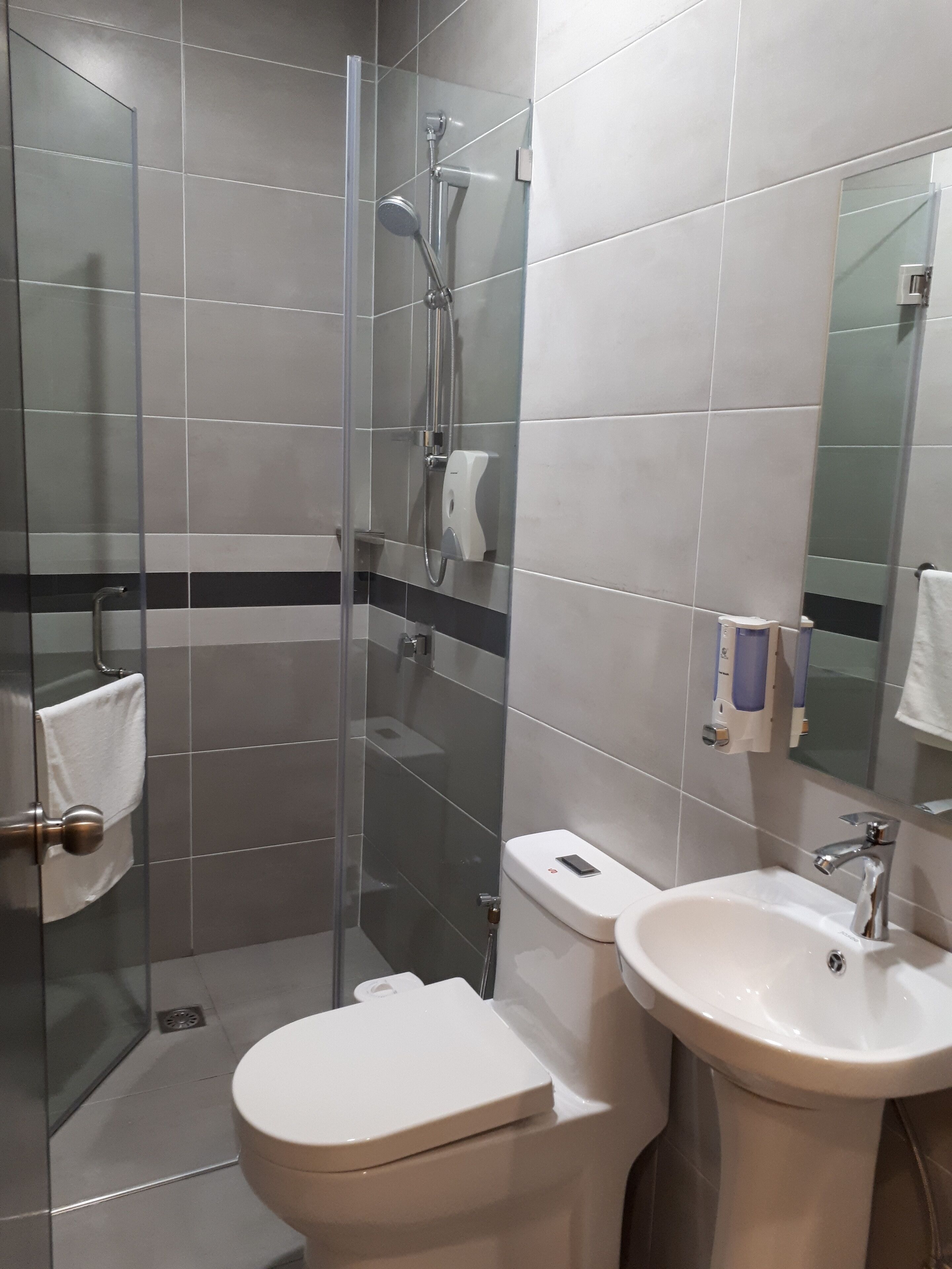 shower, rainfall showerhead, hair dryer, bidet