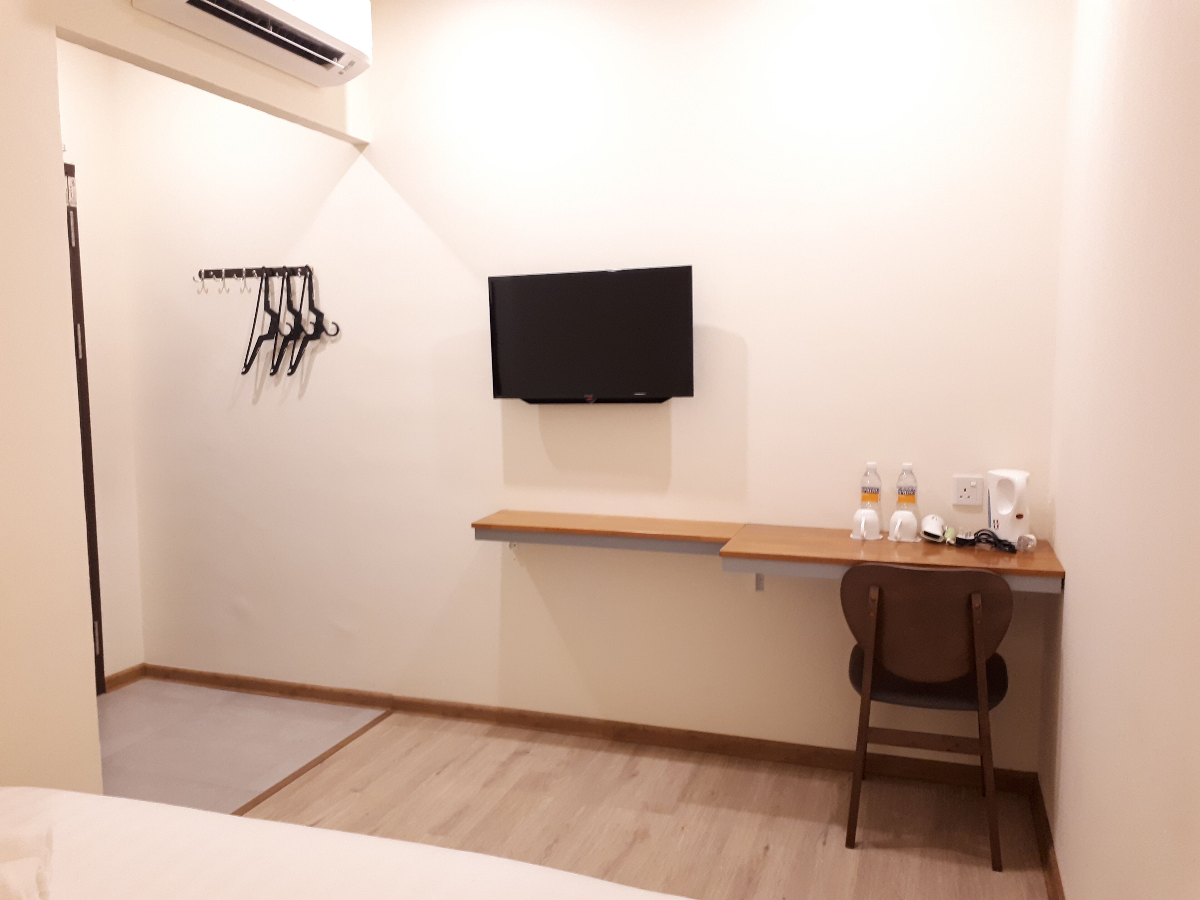 standard a (no window) | room amenity