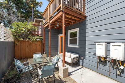 Relax at a Charming West Oakland Victorian