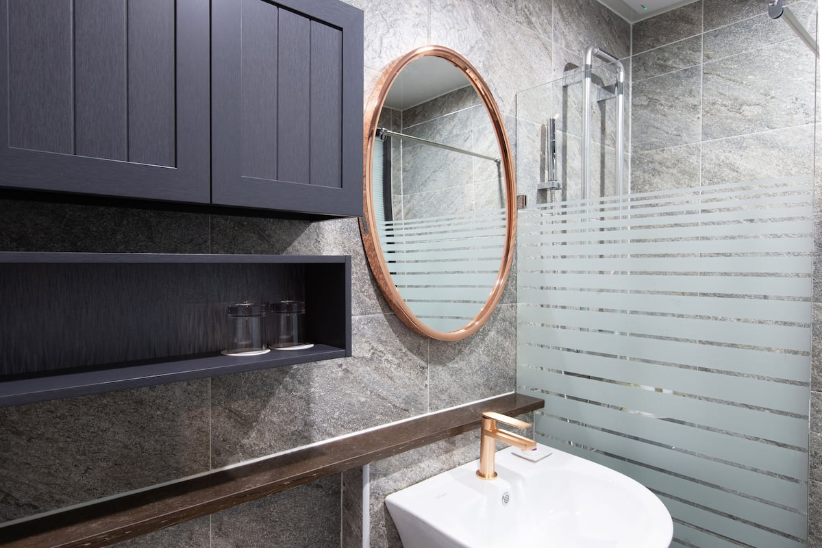 standard twin room | bathroom | free toiletries, bathrobes, slippers, bidet