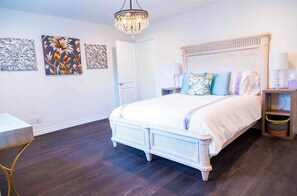 4 habitaciones, escritorio, tabla de planchar con plancha y wifi 