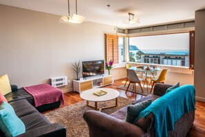 Luxury-Doppel- oder -Zweibettzimmer | Wohnbereich | Smart-TV, Netflix, Streaming-Dienste