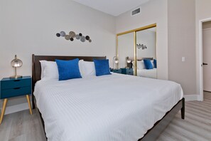 4 bedrooms, iron/ironing board, free WiFi, bed sheets - Lush Desert Living - Walking distance to Coachella (Indio)