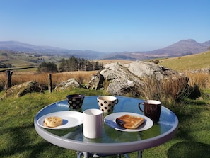 Outdoor dining - Restored Welsh cottage, pet friendly, wood burning stove, walks from the door. (Blaenau Ffestiniog)