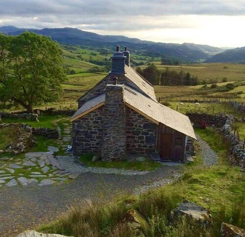 Restored Welsh cottage, pet friendly, wood burning stove, walks from the door. (Blaenau Ffestiniog) – 2023 Updated Prices | Expedia.co.uk