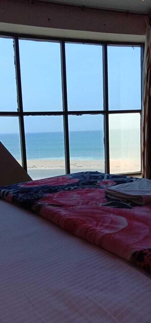 Egyptian cotton sheets, premium bedding, individually furnished - Hotel Golden Dust (Brahmagiri)