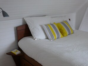 2 bedrooms, desk, iron/ironing board, travel cot